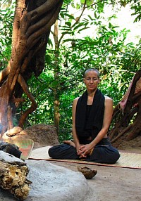 By the sacred duni fire, at the banyan tree in the jungle (Arambol, Goa, India)